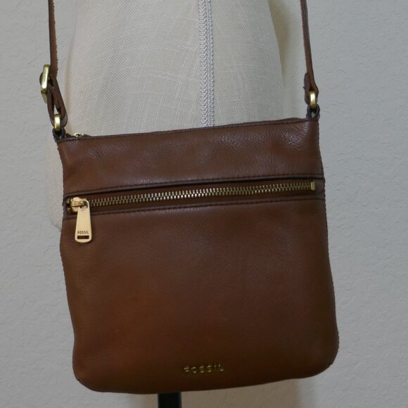 Fossil Genuine Cow Hide Leather Crossbody Bag Purse Brown 8 in X 8 in Small - Picture 1 of 11